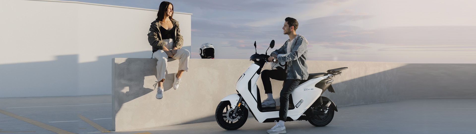 NEW 2023 - VESPA EM1 E
